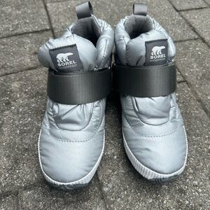 Brand New Sorel Silver Out N About Puffy Boot with Velcro size 6